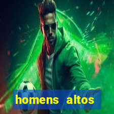 homens altos sarados pelados